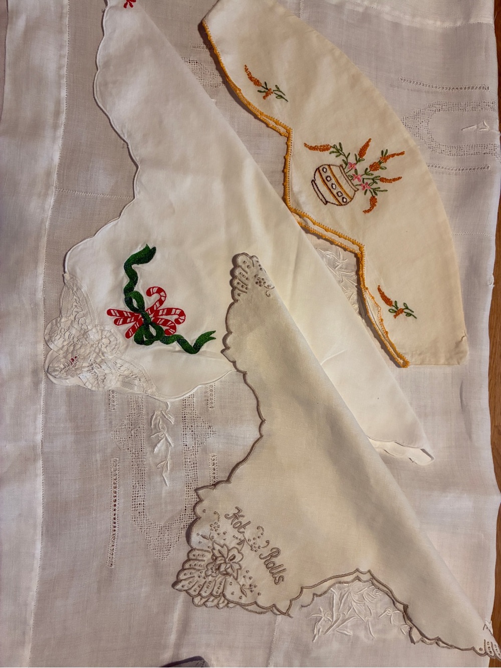 Vintage Embroidered Linen Doilies Set - Basket covers and Bun Warmer Covers